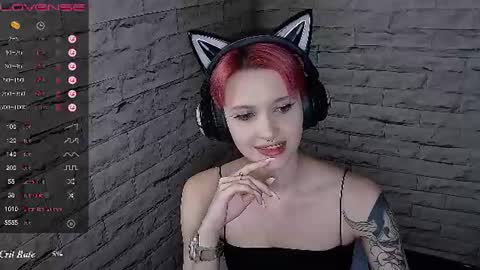 Snapshot of lauren_raquel chatting on 06/27/26, 06:02 Eva online show from 06/27/26, 06:02