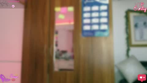 Snapshot of lauren_sweet7 chatting on 03/27/26, 09:36 Lauren online show from 03/27/26, 09:36