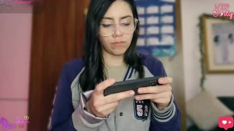 Snapshot of lauren_sweet7 chatting on 03/31/26, 06:14 Lauren online show from 03/31/26, 06:14