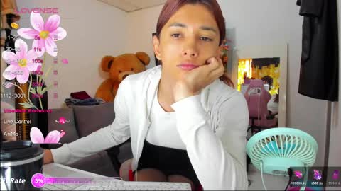 Snapshot of laurencesophiets chatting on 04/17/26, 04:21 SF online show from 04/17/26, 04:21