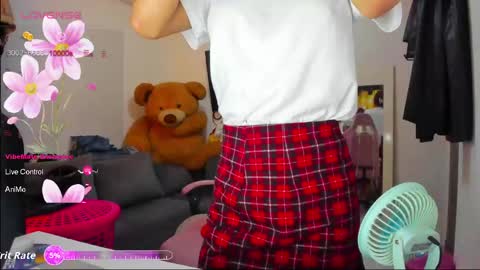 Snapshot of laurencesophiets chatting on 04/20/26, 09:27 SF online show from 04/20/26, 09:27