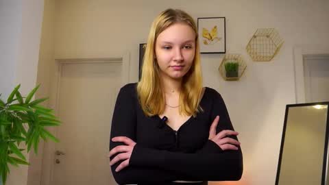 Ellie  online show from 10/28/25, 11:36