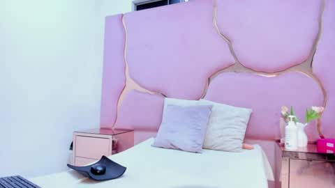 laurendpink online show from 07/13/26, 01:58