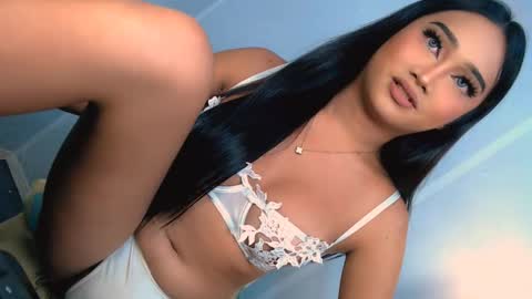 chloe3 online show from 11/11/25, 03:01