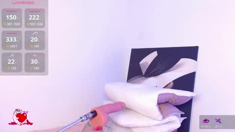 Snapshot of laurengill7 chatting on 11/11/25, 09:04 Lauren Gill online show from 11/11/25, 09:04