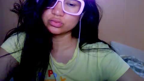 Snapshot of laurengirls1 chatting on 12/21/25, 01:29 onlyfan laureng7 - 7 laureng2 online show from 12/21/25, 01:29