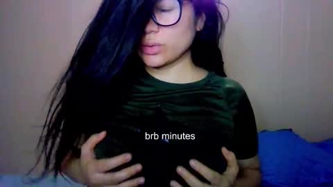 Snapshot of laurengirls1 chatting on 01/09/26, 06:27 onlyfan laureng7 - 7 laureng2 online show from 01/09/26, 06:27