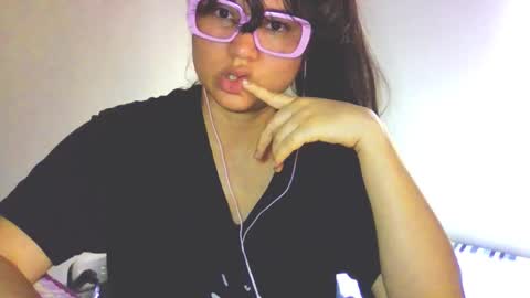 Snapshot of laurengirls1 chatting on 03/10/26, 05:18 onlyfan laureng7 - 7 laureng2 online show from 03/10/26, 05:18