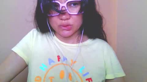 Snapshot of laurengirls1 chatting on 03/15/26, 12:44 onlyfan laureng7 - 7 laureng2 online show from 03/15/26, 12:44