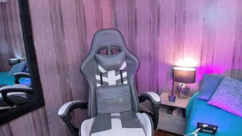 LaurenHazel  online show from 12/17/25, 08:48