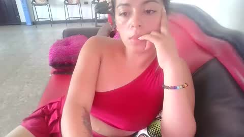 Snapshot of laurenhot94 chatting on 11/01/25, 06:32 laurenhot94 online show from 11/01/25, 06:32