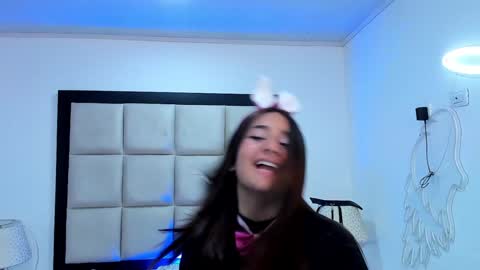 Snapshot of laurenhu chatting on 01/30/25, 08:43 Lauren Hu online show from 01/30/25, 08:43