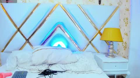 Snapshot of laurenhu chatting on 02/10/25, 06:09 Lauren Hu online show from 02/10/25, 06:09