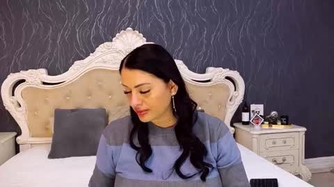 Laura online show from 12/01/25, 08:08