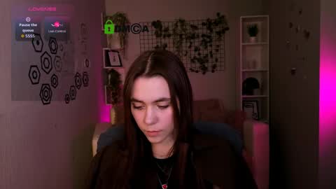 Laure online show from 05/15/26, 09:27