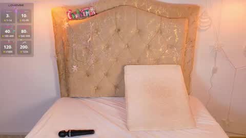 Snapshot of laurenn_smitth chatting on 12/14/25, 12:32 laurenn_smitth online show from 12/14/25, 12:32