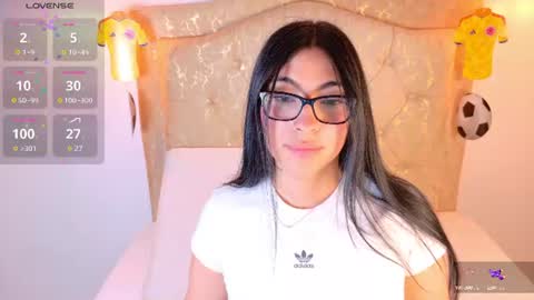 Snapshot of laurenn_smitth chatting on 06/18/26, 12:42 laurenn_smitth online show from 06/18/26, 12:42