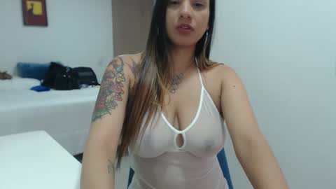 Snapshot of laurenphillipsx chatting on 12/17/25, 11:44 Lauren online show from 12/17/25, 11:44