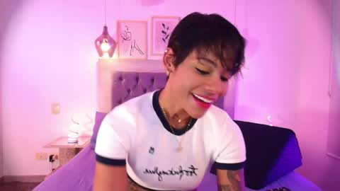 Snapshot of laurensaenz chatting on 06/05/26, 12:11 Lauren Saenz online show from 06/05/26, 12:11
