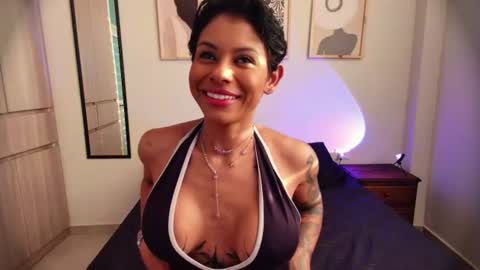 Snapshot of laurensaenz chatting on 06/24/26, 12:04 Lauren Saenz online show from 06/24/26, 12:04