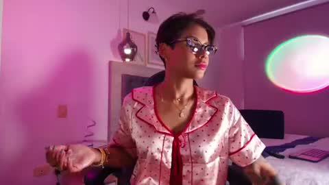 Snapshot of laurensaenz chatting on 07/15/26, 12:10 Lauren Saenz online show from 07/15/26, 12:10