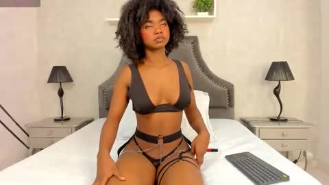 Lauren  online show from 10/28/25, 02:42