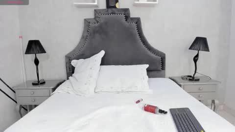 Lauren  online show from 11/18/25, 03:27