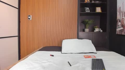 Lauren  online show from 12/16/25, 02:22