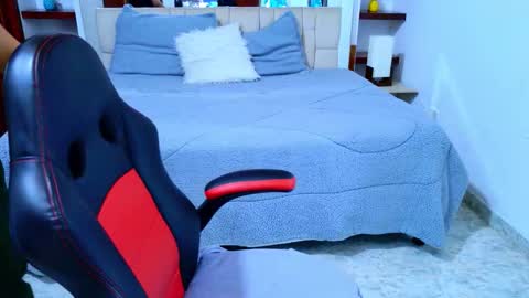 laurent online show from 11/10/25, 03:05