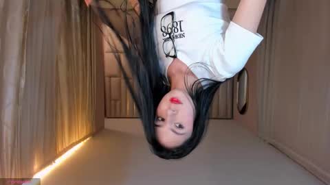 Snapshot of laurentconnor chatting on 10/05/25, 11:46 Lau  online show from 10/05/25, 11:46