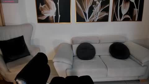 Snapshot of laurentconnor chatting on 10/16/25, 03:29 Lau  online show from 10/16/25, 03:29