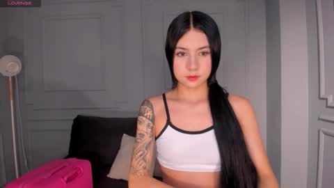 Snapshot of laurentconnor chatting on 10/28/25, 03:43 Lau online show from 10/28/25, 03:43