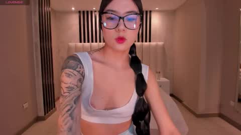 Snapshot of laurentconnor chatting on 11/13/25, 02:54 Lau online show from 11/13/25, 02:54