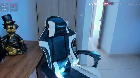 Snapshot of laurenth_foxy chatting on 01/10/25, 09:10 lau online show from 01/10/25, 09:10