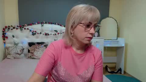 Snapshot of laurenwishy chatting on 03/16/26, 06:17 Lauren online show from 03/16/26, 06:17