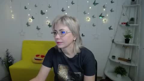 Snapshot of laurenwishy chatting on 03/17/26, 06:28 Lauren online show from 03/17/26, 06:28