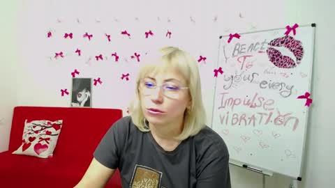 Snapshot of laurenwishy chatting on 03/27/26, 06:29 Lauren online show from 03/27/26, 06:29