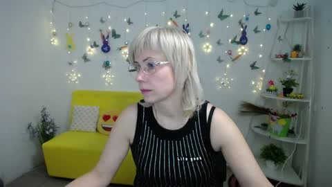 Snapshot of laurenwishy chatting on 04/08/26, 06:02 Lauren online show from 04/08/26, 06:02