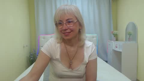 Snapshot of laurenwishy chatting on 05/30/26, 05:48 Lauren online show from 05/30/26, 05:48