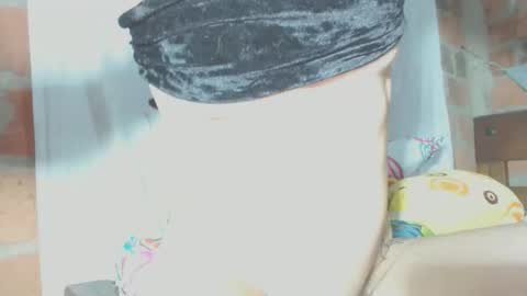 Snapshot of laurethm chatting on 01/14/25, 06:45 laurethm online show from 01/14/25, 06:45