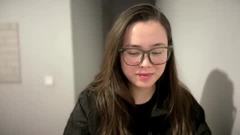 Snapshot of laurettasims chatting on 05/19/26, 03:29 Amelia online show from 05/19/26, 03:29