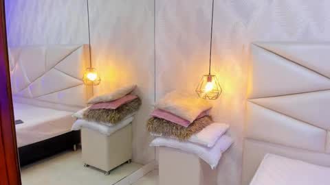 Laurent online show from 12/14/25, 09:58