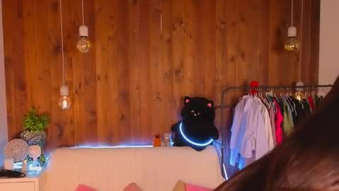 Annie online show from 03/28/26, 07:35