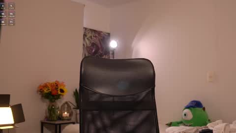 laurita_4 online show from 02/11/25, 04:02