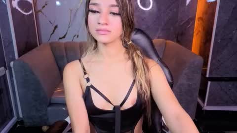 Snapshot of laurita_b chatting on 11/21/25, 07:56 Laurita online show from 11/21/25, 07:56