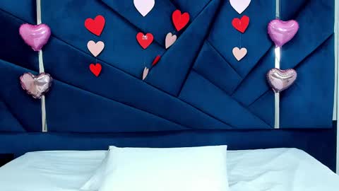 LauryJonson  online show from 02/11/25, 05:07