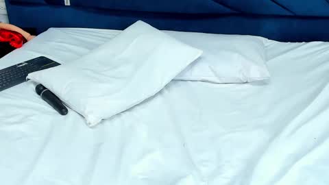 LauryJonson  online show from 02/11/25, 08:10