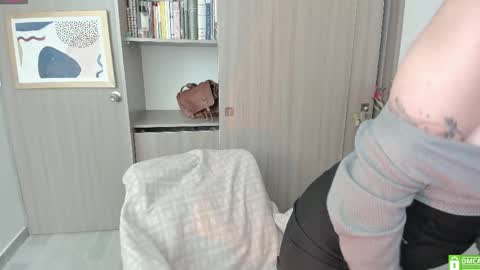 Lauryn online show from 11/24/25, 06:40