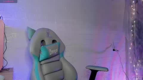 Snapshot of lauryn_muller_ chatting on 07/06/26, 06:10 Lau online show from 07/06/26, 06:10