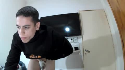 Snapshot of lauti_twink chatting on 09/15/25, 06:46 Lautaro online show from 09/15/25, 06:46